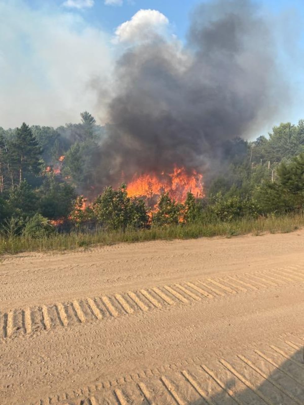 Wildfire in Coloma burns 400 acres.